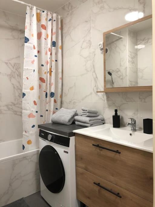 Superbe Appartement Tout Equipe, Le Nid D'Eva A Metz Gare, Parking Prive, Balcon, F2, 50M2, 3P Экстерьер фото